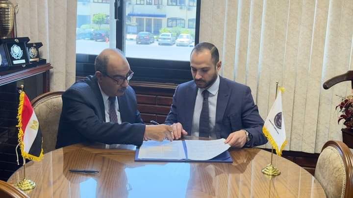 «دمياط لتداول الحاويات» تبرم اتفاقاً مع الخط الملاحي الصيني VUXX Shipping لتدشين خدمة بحرية جديدة