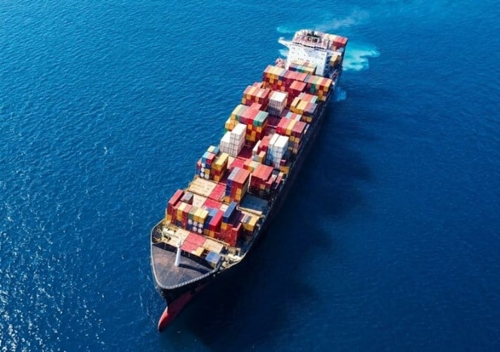 أسطول الإمارات البحرية يستقبل طلباً جديداً لست سفن حاويات من صناعة الصين