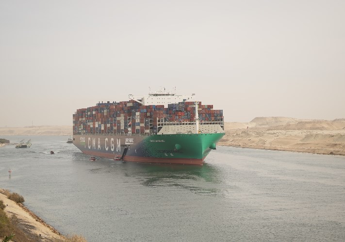 قناة السويس تشهد عبور سفينة الحاويات العملاقة CMA CGM SEINE ضمن قافلة الشمال بحمولة كلية 250 ألف طن