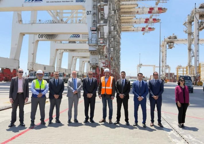 وفد دبلوماسي سويدي يفتتح جولة تفقدية في مشروع حاويات دمياط البحري