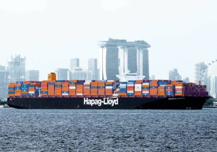 شركة هاباج لويد تقدم خيارات مؤقتة لتدفق الحاويات في الخليج